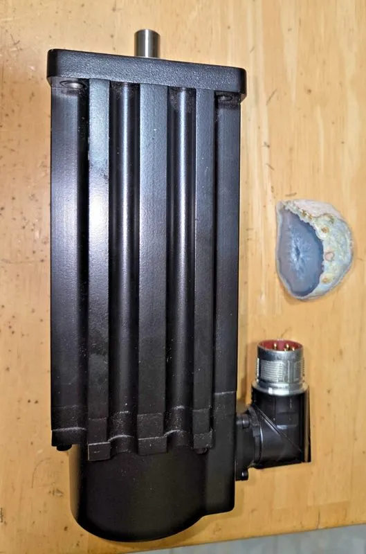 Серводвигатель Allen Bradley VPL-B0753M-PJ12AA Servo Motor — фото лота 2