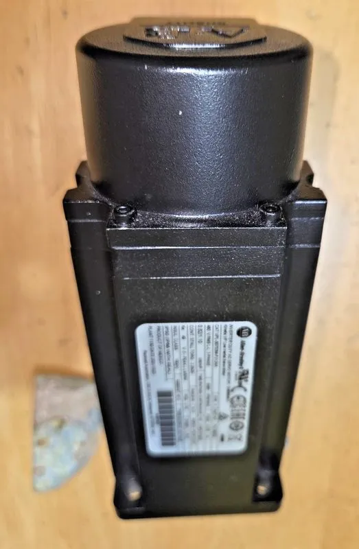 Серводвигатель Allen Bradley VPL-B0753M-PJ12AA Servo Motor — фото лота 4