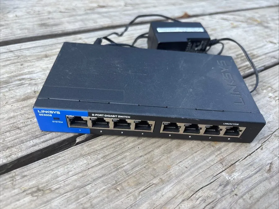 Коммутатор Linksys SE3008 8-Port Gigabit Ethernet Desktop Switch