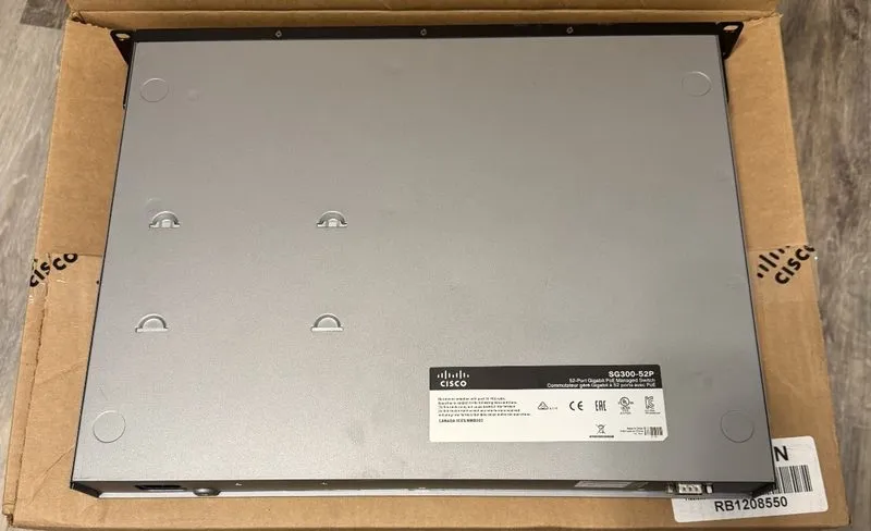 Коммутатор Cisco SG300-52P-K9 SG300 52 port GIG POE switch .90days — фото лота 3