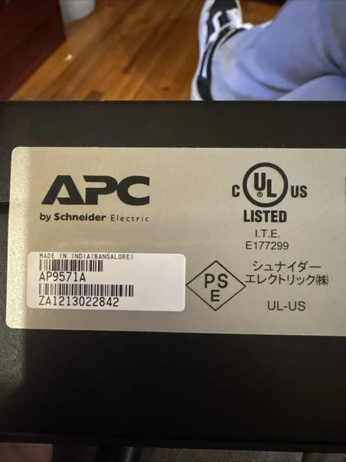 Блок розеток PDU APC AP9571A Basic Rack PDU 30A 208V 1U 10x C13 Outlets Power St