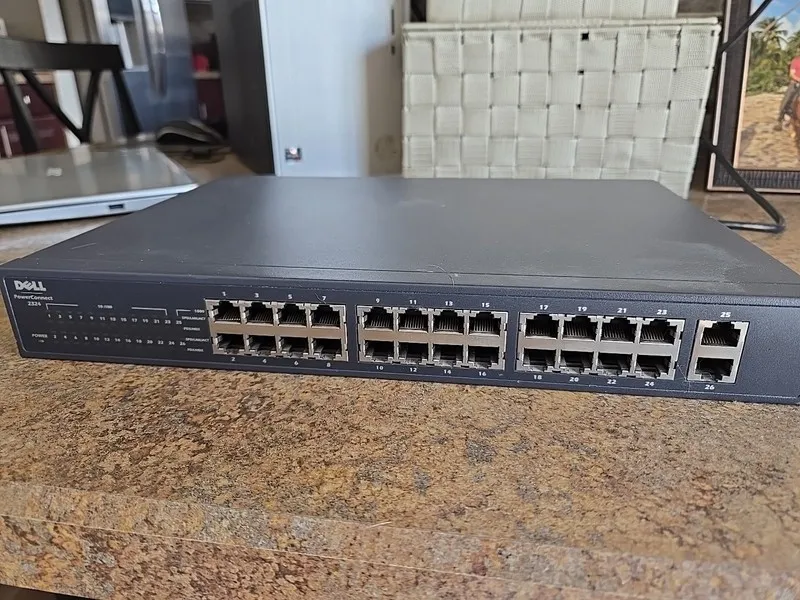 Коммутатор Dell PowerConnect 2324 24 Port Fast Ethernet Switch and Working