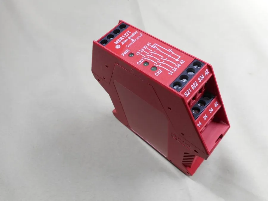 Реле безопасности Allen Bradley 440R-N23125 MSR127T Guard Master Safety Relay