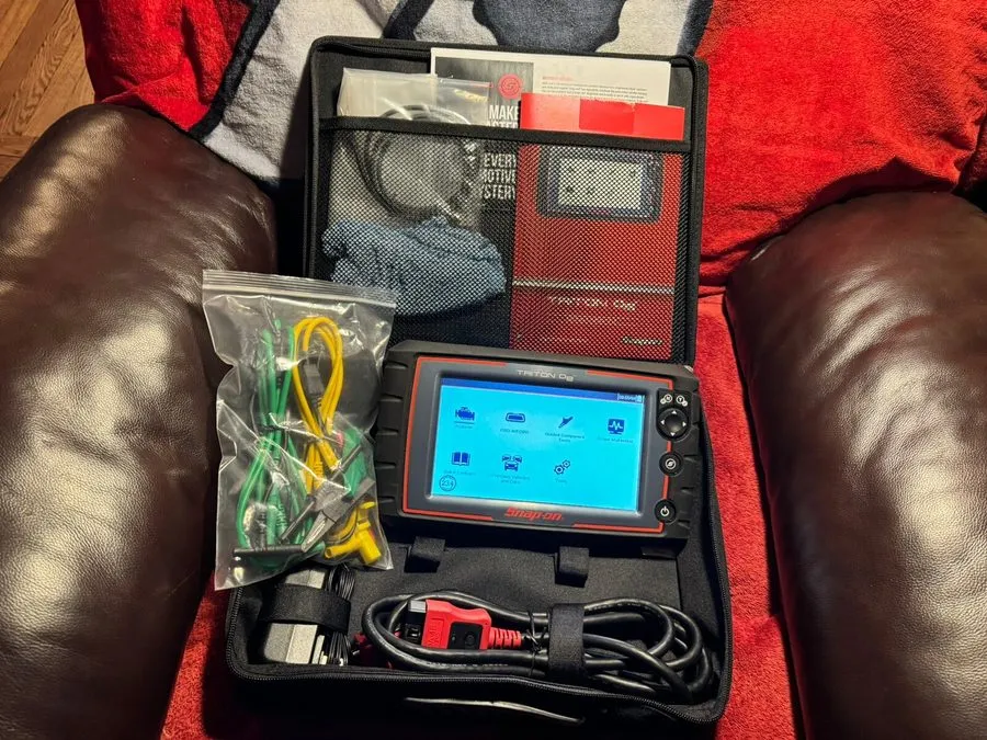 Диагностический сканер Snap-On EEMS343 Triton D8 version 23.2.0 OBD2 Scanner w/C