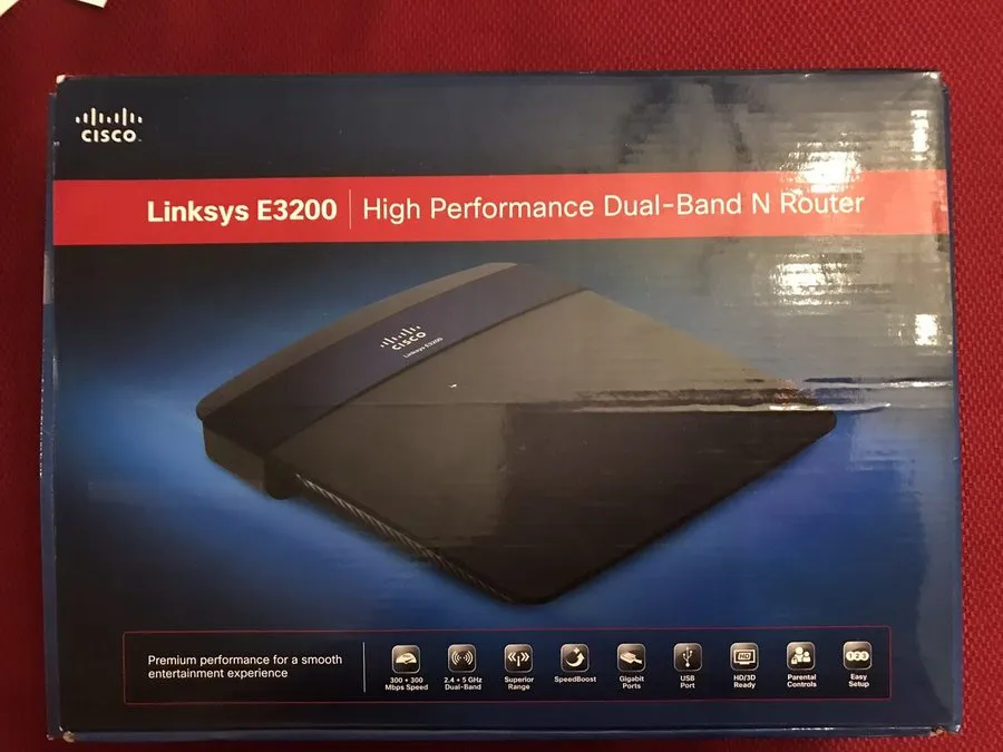 Маршрутизатор Cisco Linksys E3200 4-Port Gigabit Wireless N Router