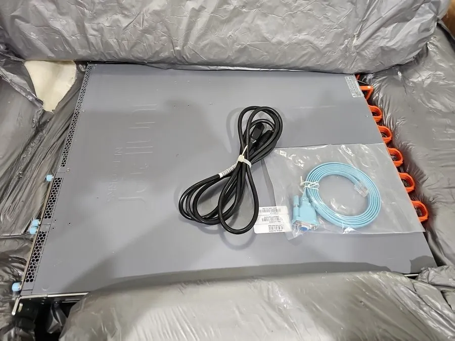 Коммутатор Juniper QFX5100-24Q-3AFo 24x QSFP+ Ports Dual MGMT 2x AC Power QFX510