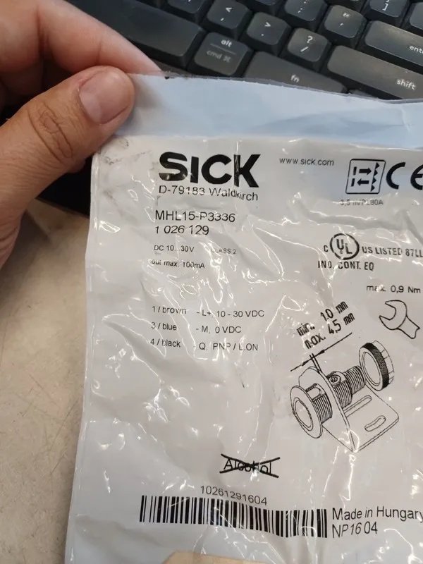 Фотоэлектрический датчик SICK MHL15-P3336 CYLINDRICAL PHOTOELECTRIC SENSOR / SIC