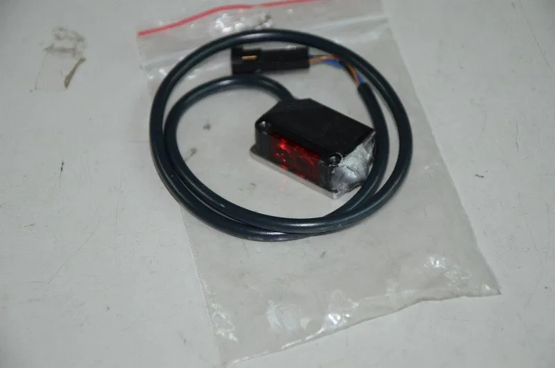 Фотоэлектрический датчик Omron E3Z-R61 Photoelectric Switch Sensor 12-24V DC