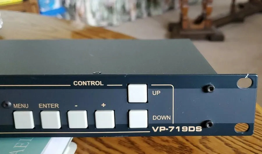 Видеокоммутатор Kramer VP-719DS ProScale 7 Input Seamless Audio Switcher — фото лота 3