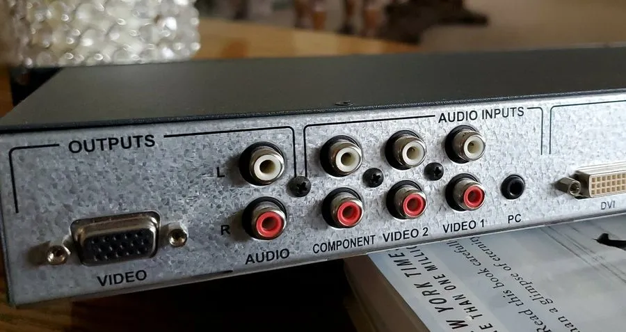 Видеокоммутатор Kramer VP-719DS ProScale 7 Input Seamless Audio Switcher — фото лота 4