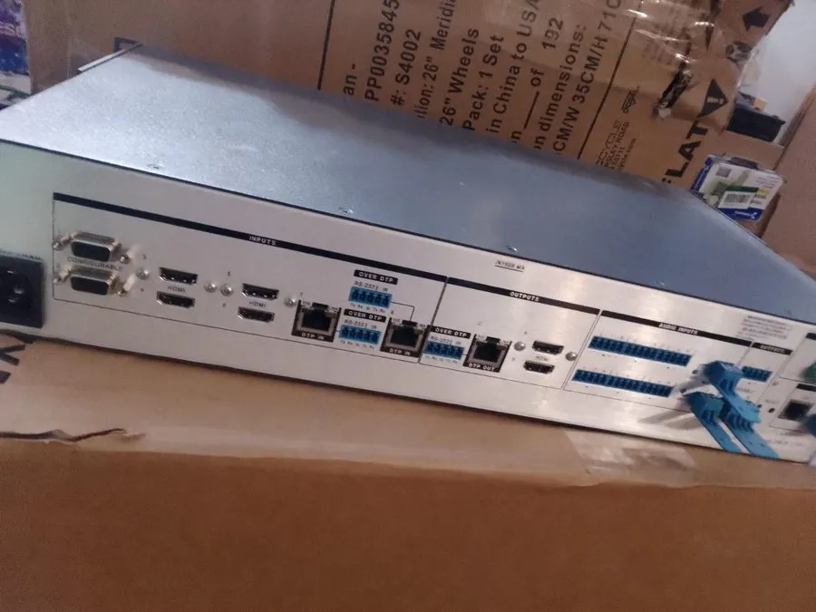 Видеокоммутатор Extron IN1608 DTP 330 Extension Scaling Presentation Switcher