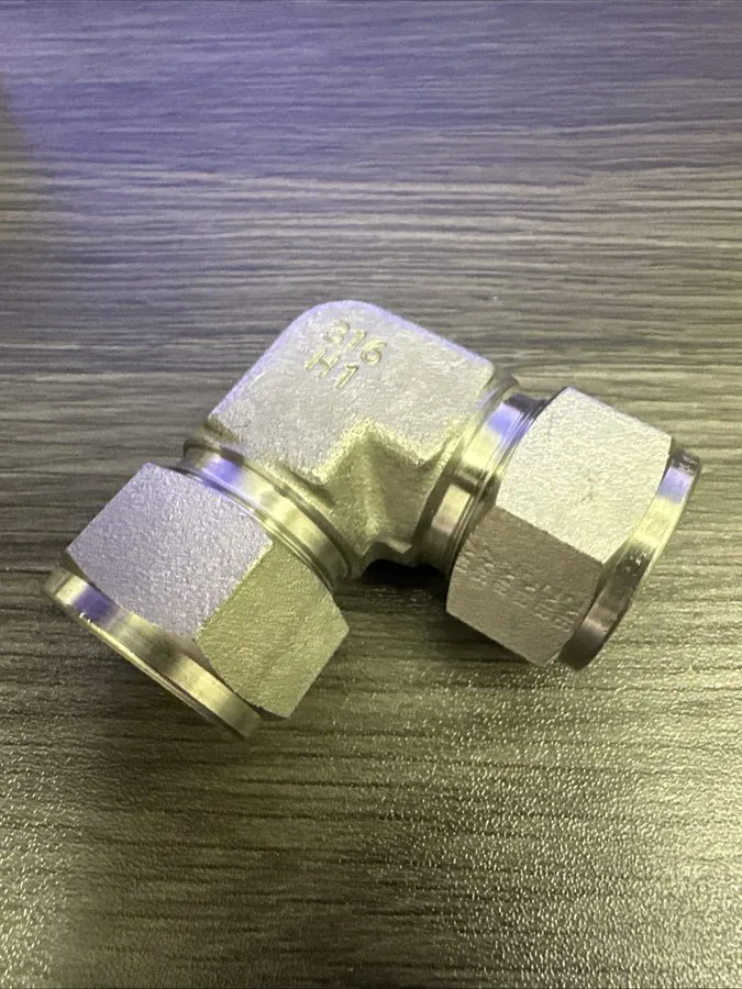 Фитинг Swagelok SS-1210-9 Stainless Steel Swagelok Tube Fitting FNSP