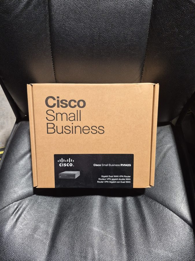 Маршрутизатор Cisco / Linksys 4-Port Gigabit Dual WAN VPN Router RV042G