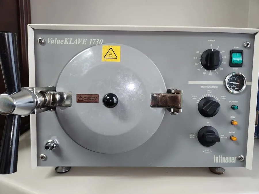 Стерилизатор Reconditioned 1730MK V Tuttnauer ValueKlave Autoclave Sterilizer