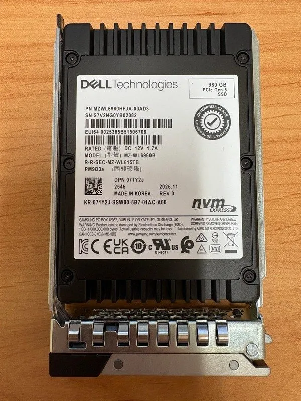SSD-накопитель Samsung PM9D3a 3.84TB NVMe Gen5.0 x4 E1.S (EDSFF) PCIe TLC Intens — фото лота 1