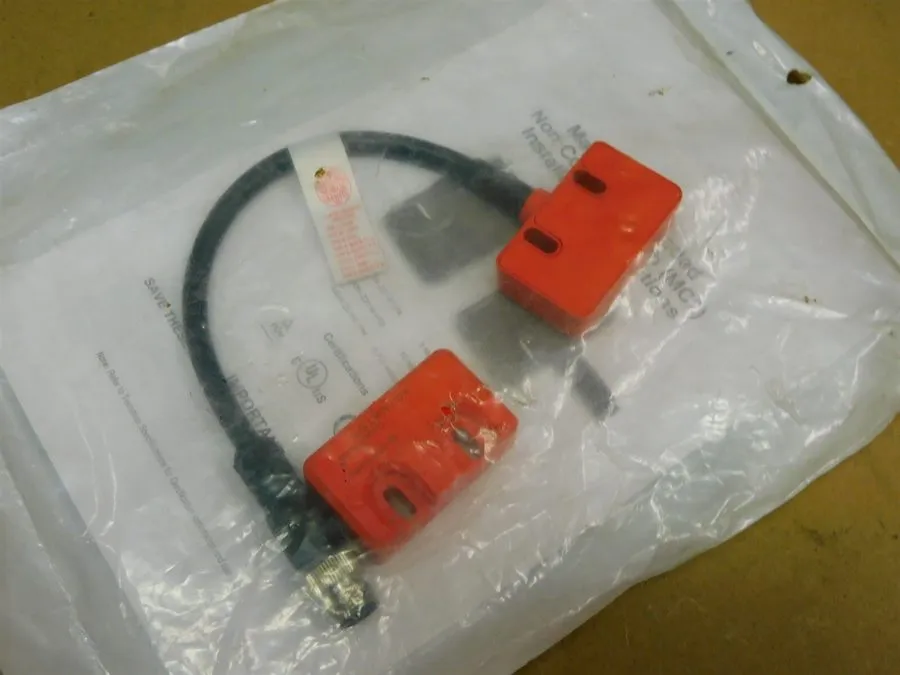 Реле безопасности Allen Bradley 440N-Z21W1PH Guardmaster Contact Switch Magnetic