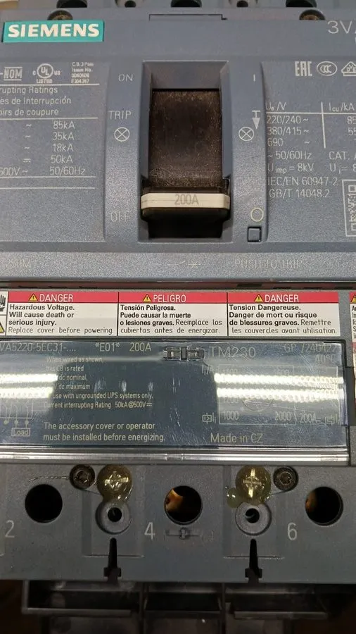 Автоматический выключатель Siemens 3VA5220-5EC31-0AA0 Circuit Breaker 200A 3-Pol
