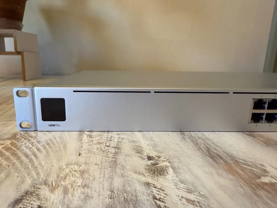 Коммутатор Ubiquiti UniFi USW-PRO-24 Layer3 Gigabit Switch 24 Port Non-PoE + 2x 