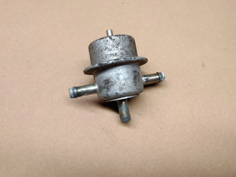 Трубопроводная арматура FUEL PRESSURE REGULATOR Monza Senator A, Sen B Carlton 3 — фото лота 1