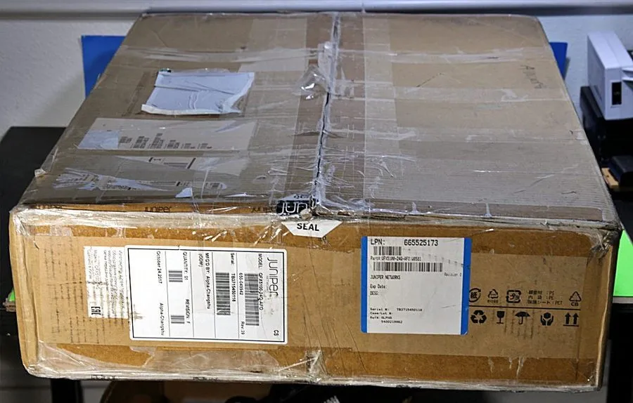 Коммутатор Juniper QFX5100-24Q-AFO 24x QSFP+ Ports Ethernet Switch