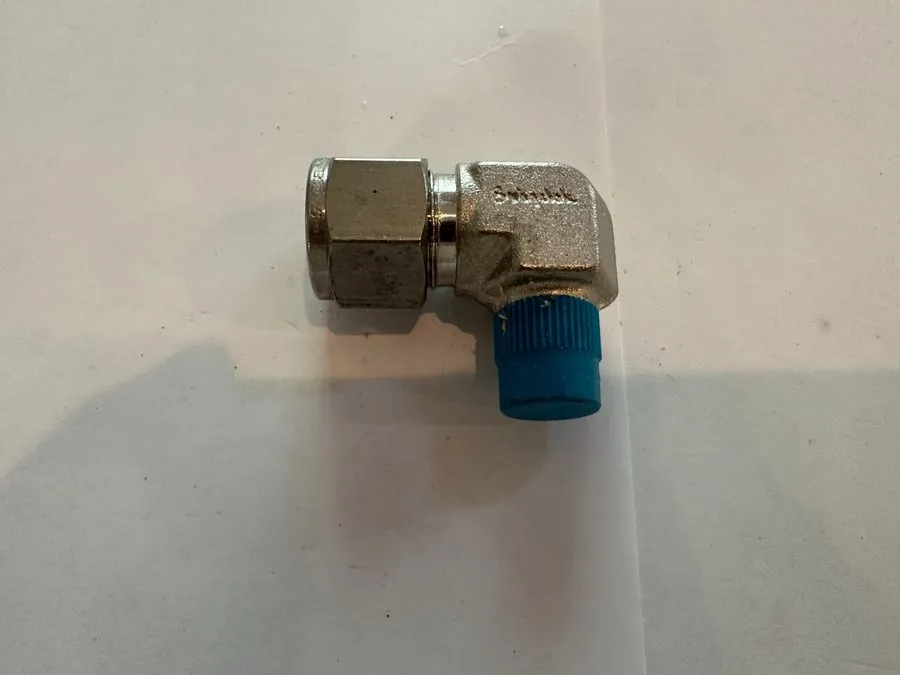Фитинг Swagelok SS-810-2-4 Tube Fitting Male Elbow 1/2" OD x 1/4" Male NPT — фото лота 1