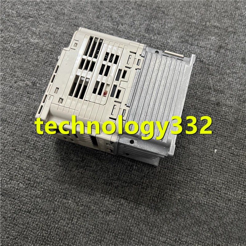 Частотный преобразователь Yaskawa J1000 inverter CIMR-JB4A0007BAA 2.2KW/3KW 380V