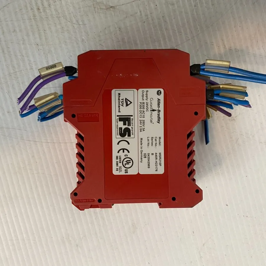 Реле безопасности Allen-Bradley 440R-H23176 MSR210P Safety Relay 24VDC Series B