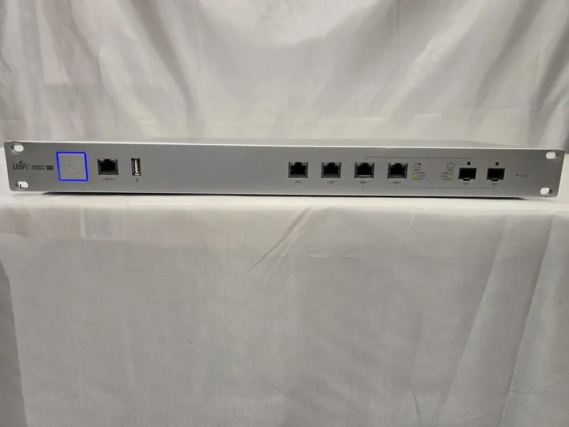 Коммутатор Ubiquiti Networks USG-PRO-4 UniFi Security Gateway Access Point PRO