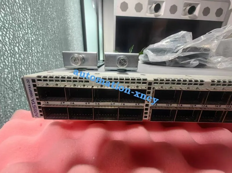 Коммутатор Arista DCS-7060PX4-32-F 32 Port 400G OSFP 2xSFP+ Data Center Switch — фото лота 1