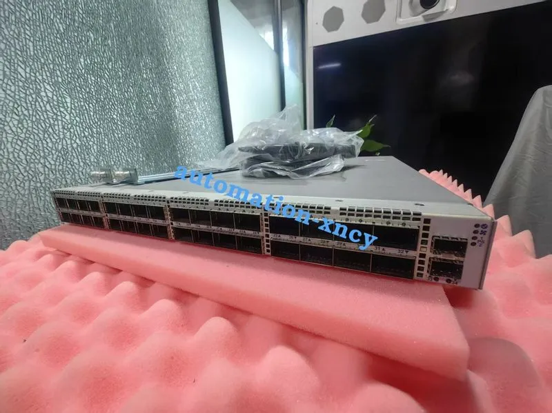 Коммутатор Arista DCS-7060PX4-32-F 32 Port 400G OSFP 2xSFP+ Data Center Switch — фото лота 2