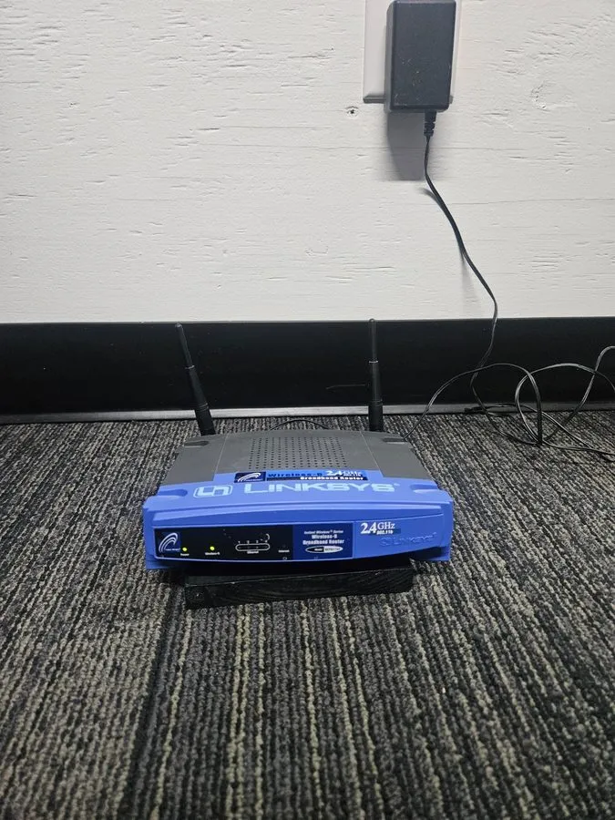 Маршрутизатор Linksys BEFW11S4 11 Mbps 4-Port 10/100 Wireless B Router