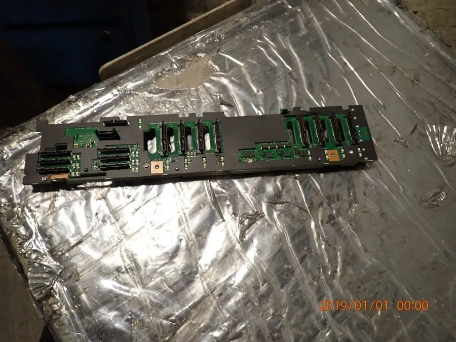 Бэкплейн IBM 01EM262 8-Bay SAS SFF-3 Hot-Swap 2B5A Enterprise Server Backplane — фото лота 1