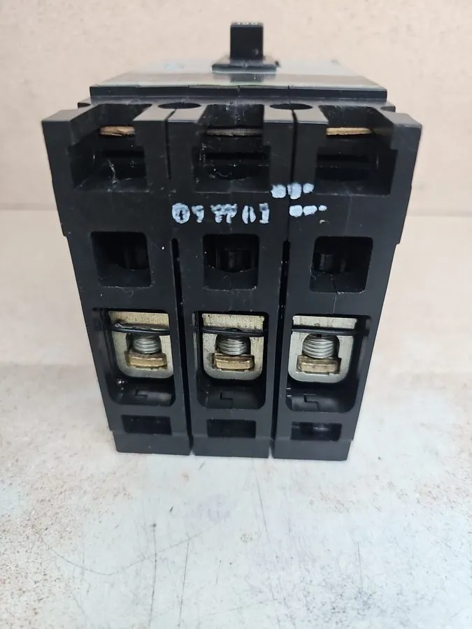 Автоматический выключатель Siemens Sentron Circuit Breaker HED43B100 3P 100 Amp 