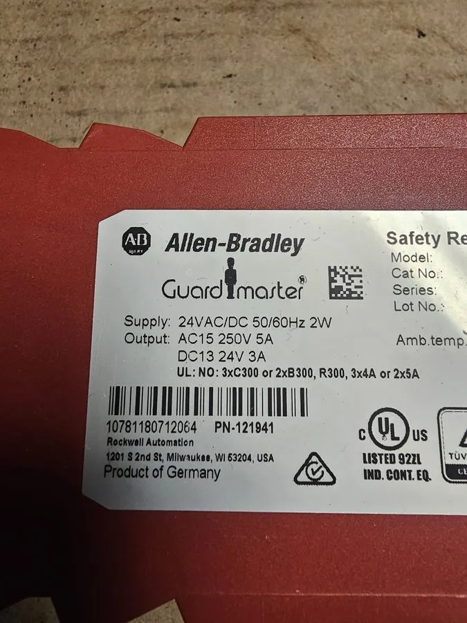 Реле безопасности ALLEN BRADLEY 440R-B23211 MSR117T PN: 121941