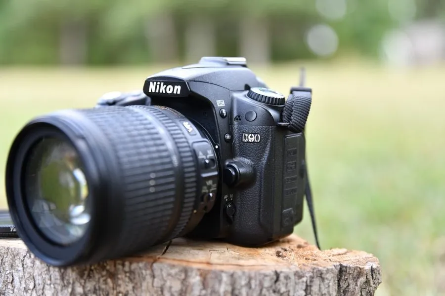 Фотокамера Nikon D5000 DSLR Camera 12.3MP AF-S DX Nikkor 18-105mm 1/3.5-5/6 G ED