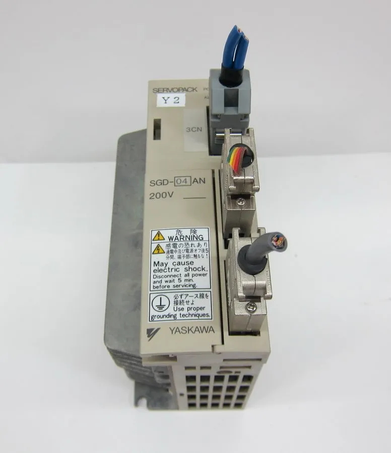 Сервопривод YASKAWA SGD-04AN Servopack AC200-230V 50/60Hz 400W