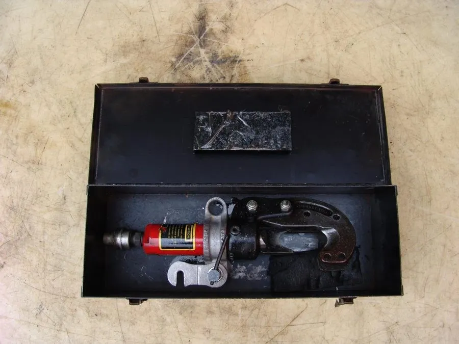 Кабель Burndy hydraulic cable cutter ycc-13 1000 mcm Not Much works great