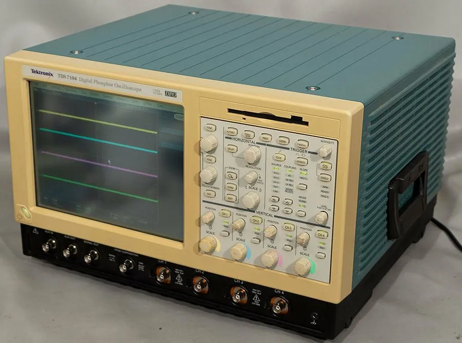 Осциллограф Tektronix TDS7104 1GHz 4ch 10GS/s Digital Phosphor Oscilloscope