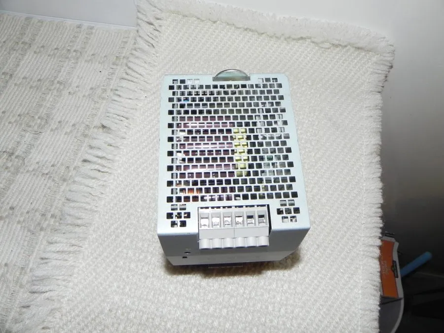 Блок питания Emerson SolaHD SDN 10-24-100P Power Supply 24VDC 10A 240W DIN Rail — фото лота 2