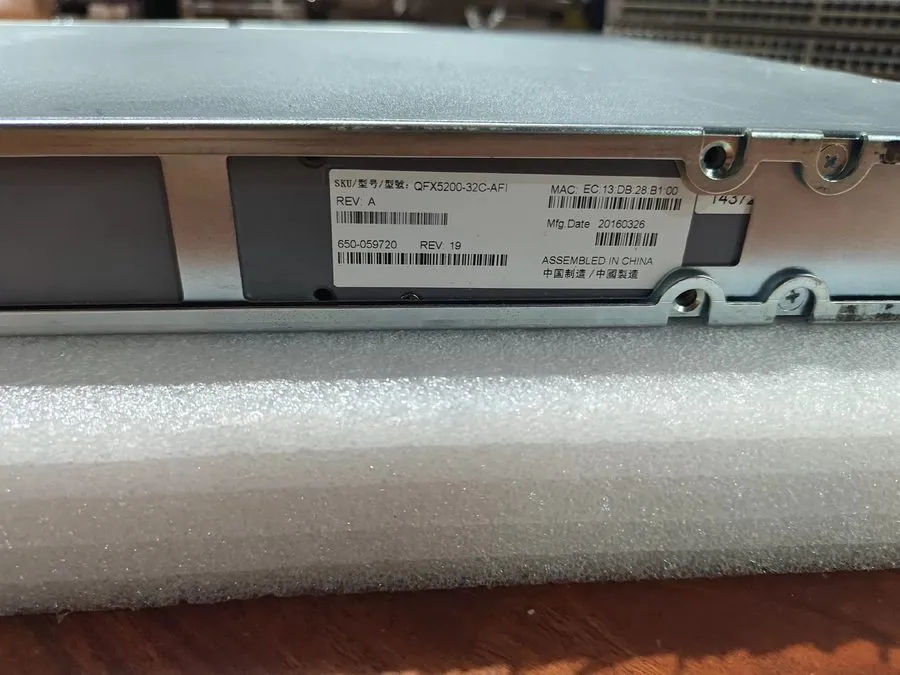 Коммутатор Juniper QFX5200-32C-AFI switch via DHL