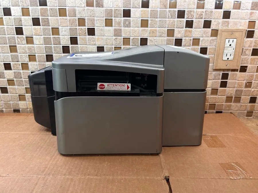 Принтер этикеток HID Fargo DTC1000 ID Card Printer USB Color Badge Printer Power