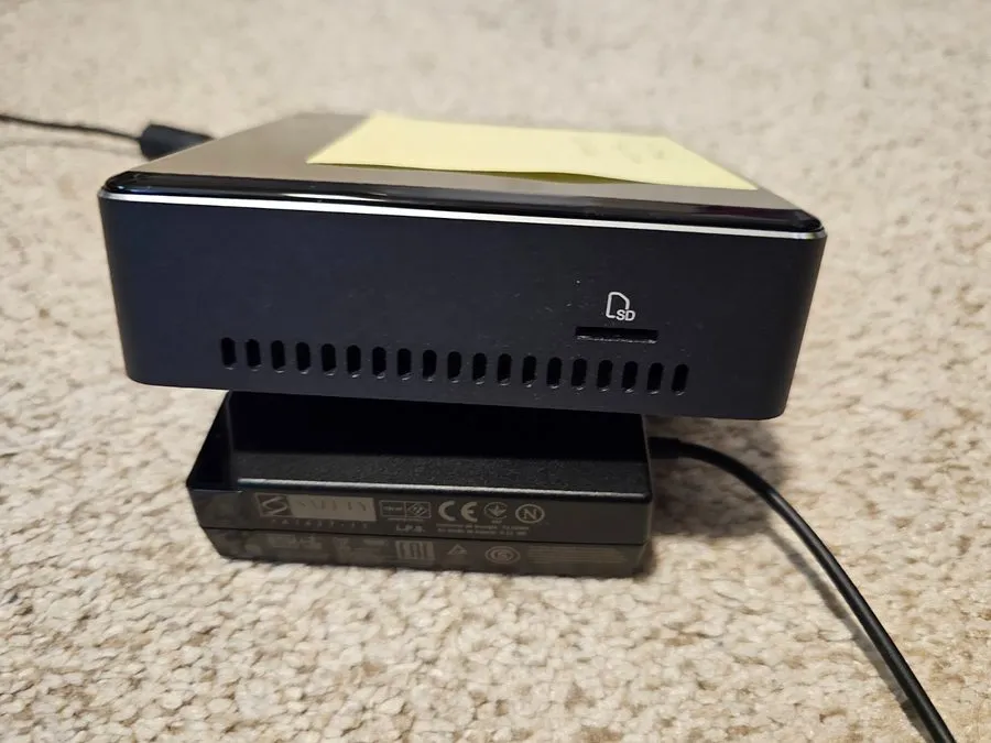 Жёсткий диск Intel NUC7i3BNK Mini PC i3-7100U CPU 8GiG RAM 240GB SSD Windows 11