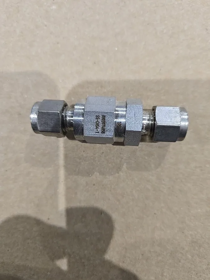 Клапан Swagelok SS-CHS4-1 1/4 Tube 316 Stainless 6000 Psi Poppet Check Valve — фото лота 1