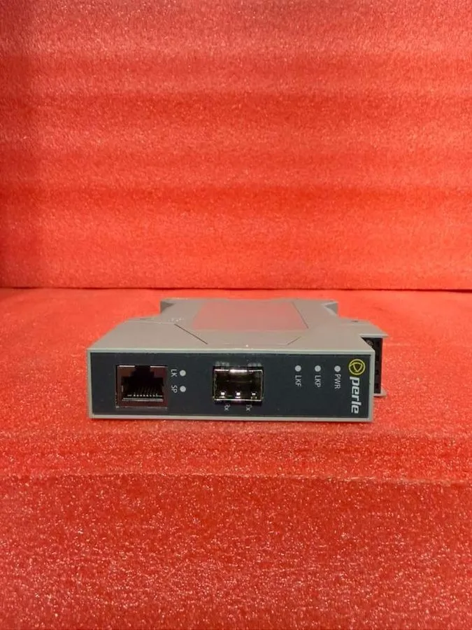 Медиаконвертер Perle SR-1110-SFP-XT Industrial Gigabit Media Converter 05091970