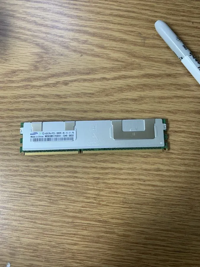 Модуль памяти Samsung 4GB 2Rx4 PC3-10600R DDR3-1333 ECC Reg Server RAM M393B5170