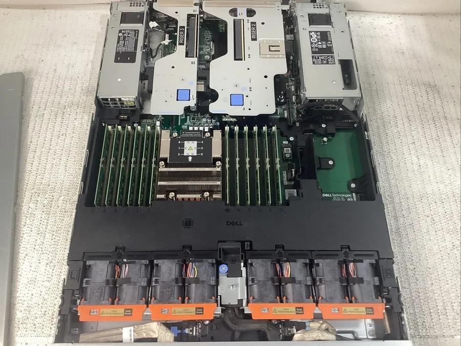 Сервер Dell PowerEdge R6615 1U Server 10x 2.5" SFF SAS NVMe 1x AMD EPYC Gen4 DDR
