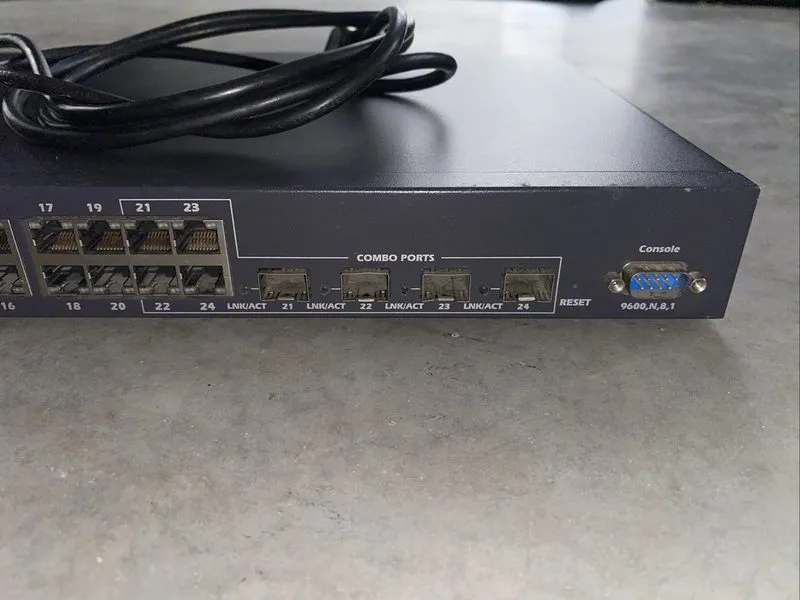 Коммутатор Cisco Linksys SRW224G4 24-Port 10/100 + 4-Port PoE SFP Managed Gigabi — фото лота 4