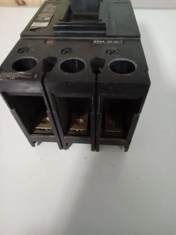 Автоматический выключатель ITE Gould FJ63B225 Circuit Breaker 225-Amp Type FJ6 3