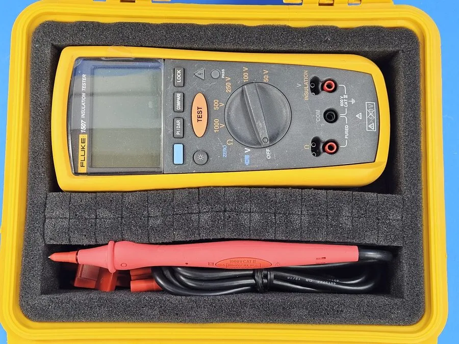 Тестер Fluke 1507 Insulation Resistance Tester Megohmmeter