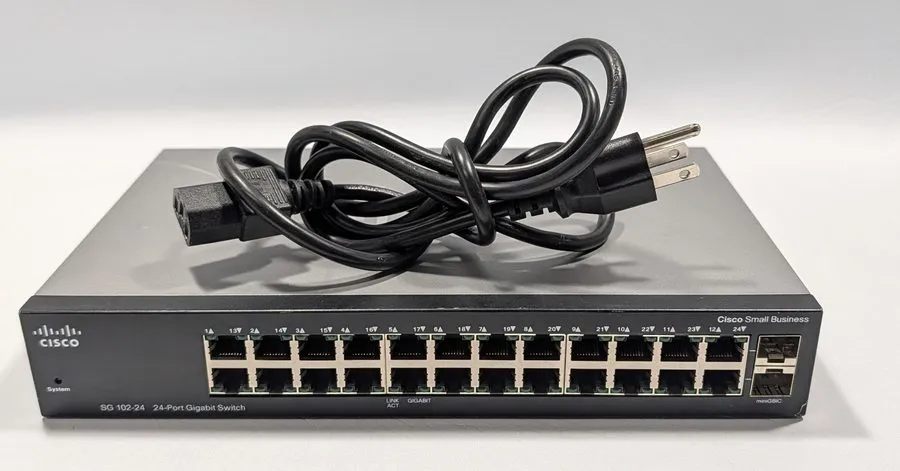 Коммутатор Cisco SG102-24 24-Port Gigabit Ethernet Unmanaged Rackmount Switch